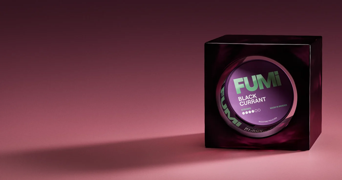Fumi Blackcurrant Strong 8mg nicotine pouches can, official Fumi brand banner