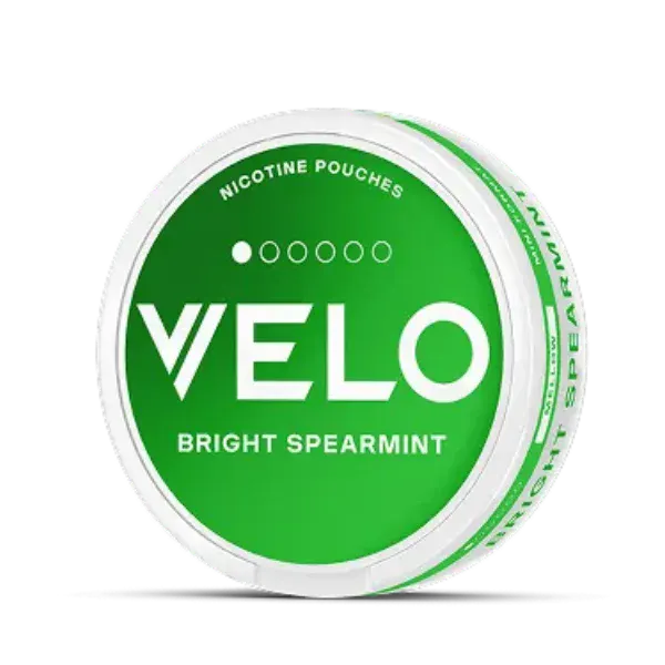 VELO Bright Spearmint nicotine pouches can showing one filled strength dot of six and the Mellow tier band on the green slim can